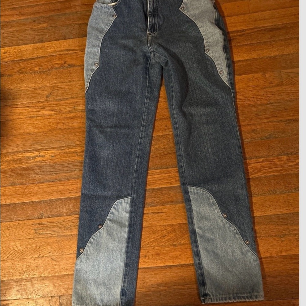 Two-Tone Blue Straight Leg Jeans with Modern Design